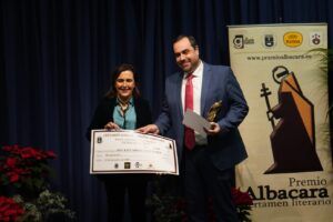 Raúl Ordás, ganador Narrativa con Mari Carmen Giménez de Postres Reina